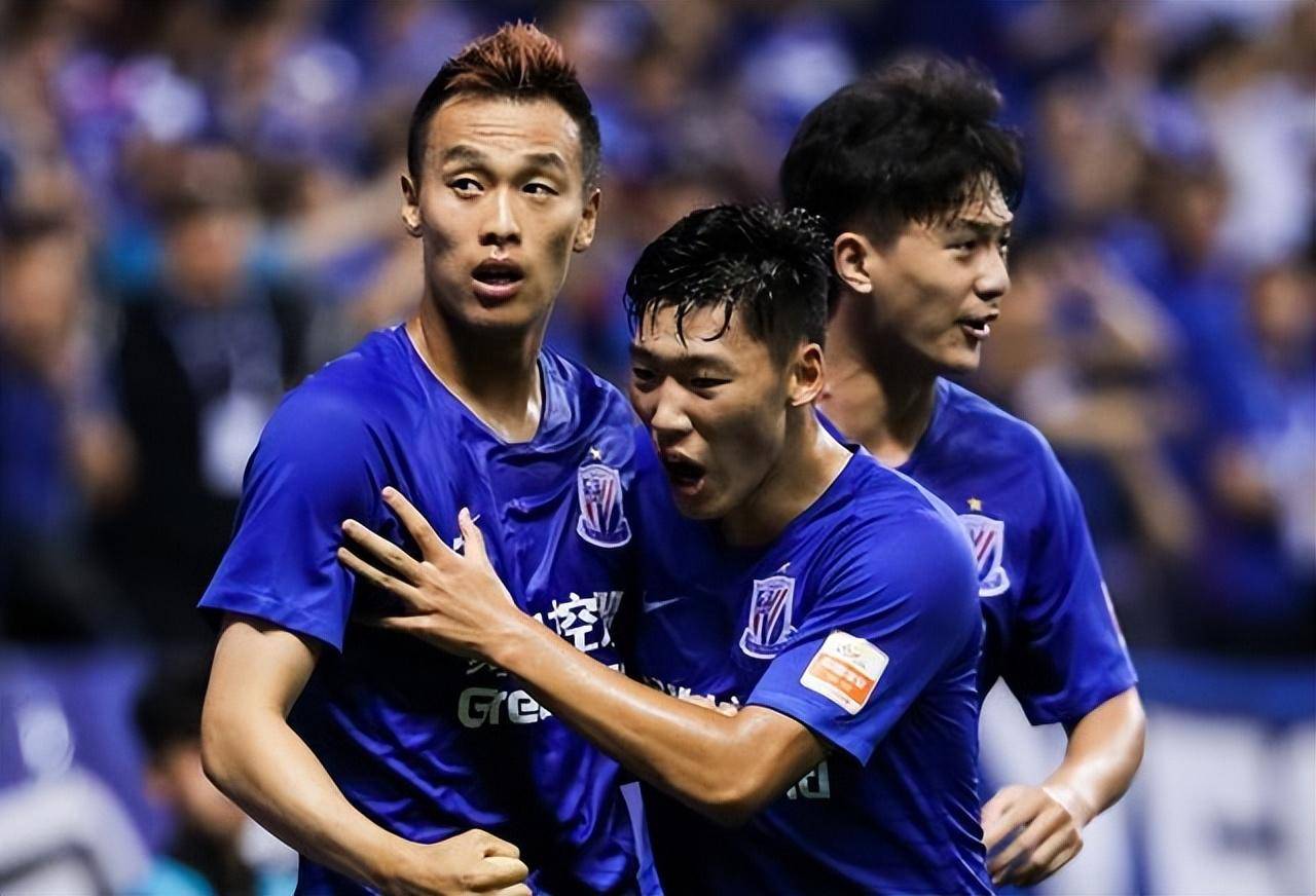 包含今夜中超传出新动向，皇家马德里造点机会，管理层表态——气氛紧张，阵容厚度经受考验的词条